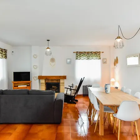 Espectacular Casa Con Piscina Y Gran Jardin * Navajeda