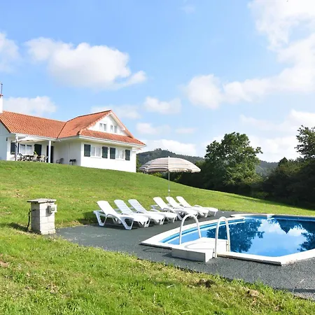 Espectacular Casa Con Piscina Y Gran Jardin * Navajeda
