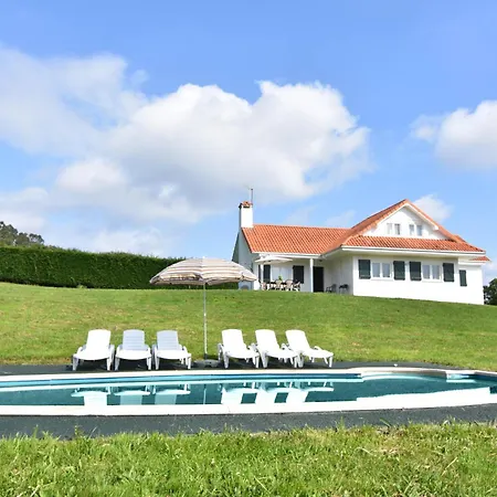 Espectacular Casa Con Piscina Y Gran Jardin Navajeda