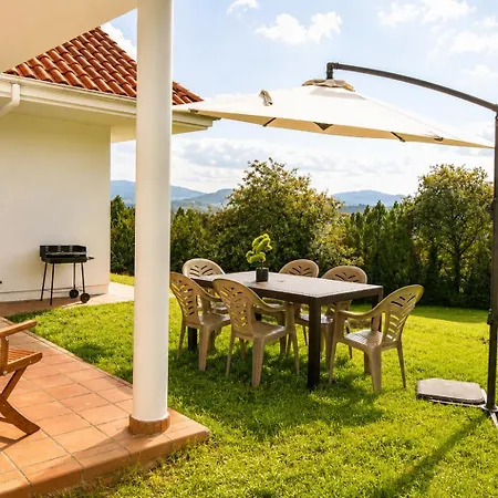 Espectacular Casa Con Piscina Y Gran Jardin *
