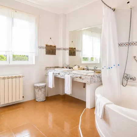 Espectacular Casa Con Piscina Y Gran Jardin