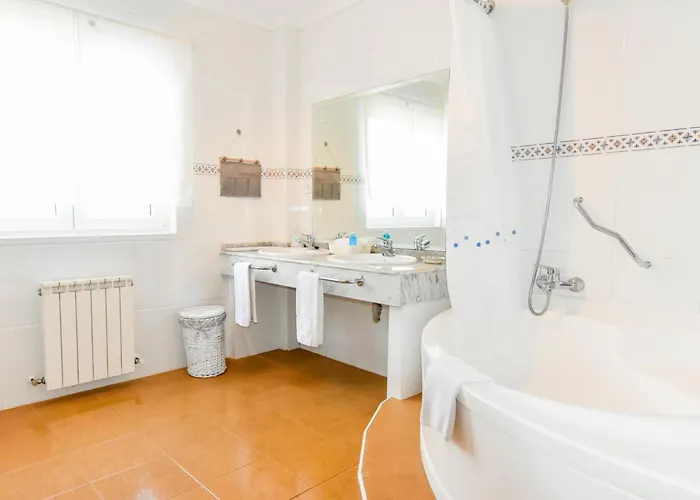 Espectacular Casa Con Piscina Y Gran Jardin Prázdninový dům Navajeda