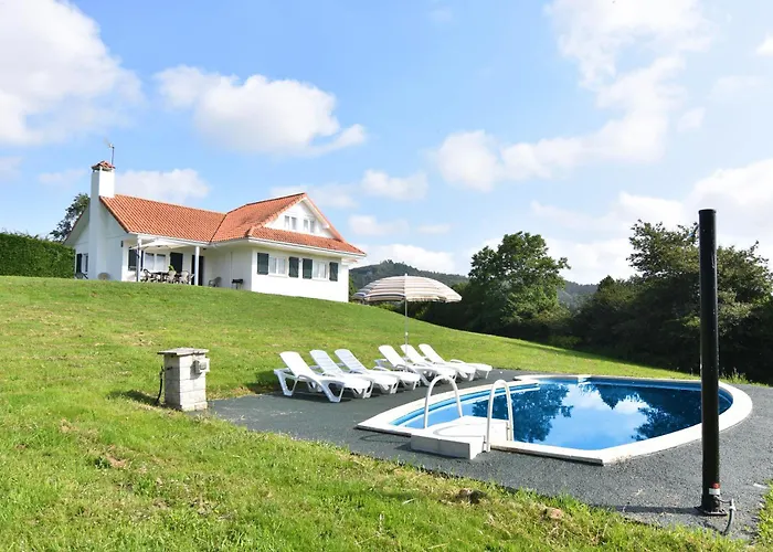 Espectacular Casa Con Piscina Y Gran Jardin * Navajeda